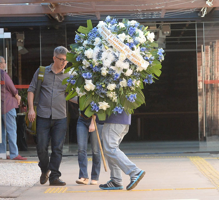 Coroa de flores enviada pela equipe da Mostra Internacional de Cinema