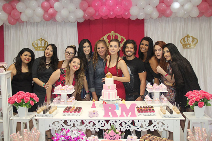 Rayanne Morais ganha mega festa de aniversário dos fãs