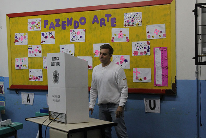 Eleição! Famosos votam no Rio de Janeiro