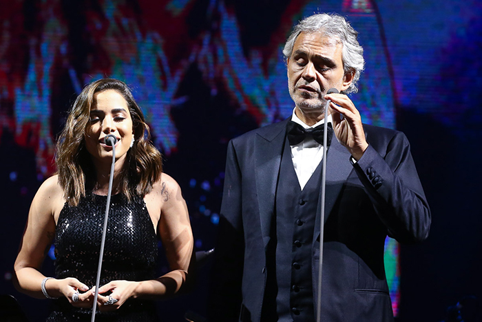 Anitta se apresenta com Andrea Bocelli em São Paulo