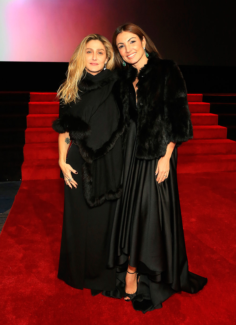 Amora Mautner diretora artística de Verdades Secretas e Patricia Poeta posam para fotos