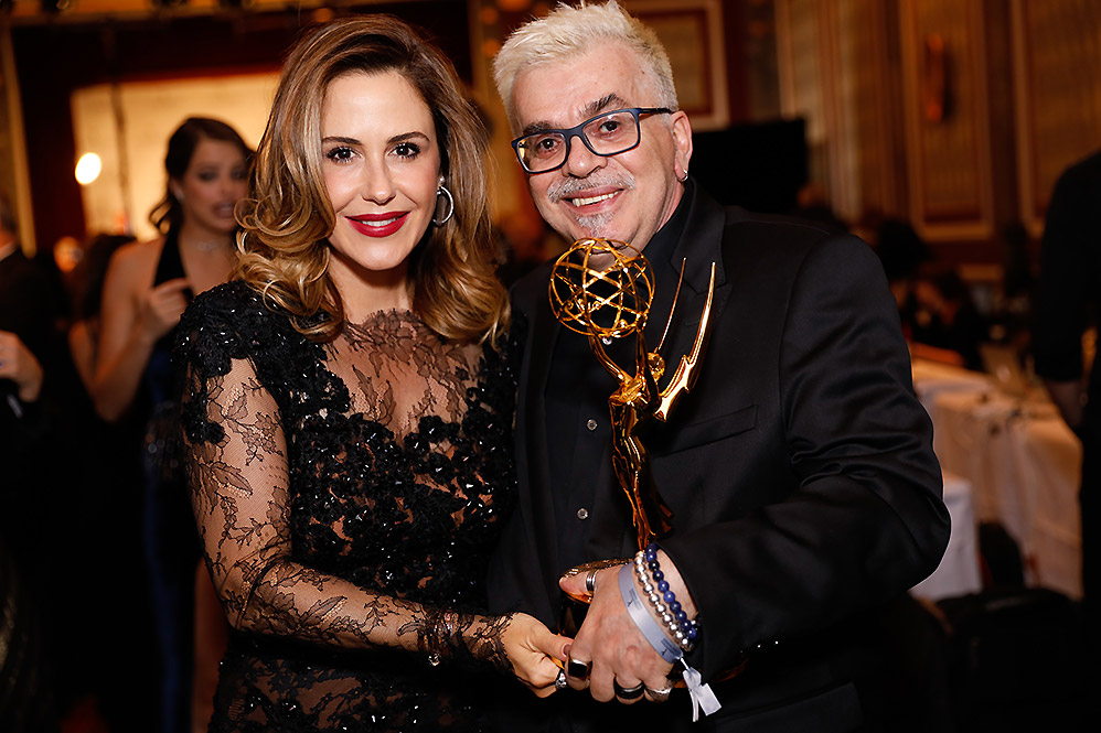 Guilhermina Guinle e Walcyr Carrasco posam para fotos