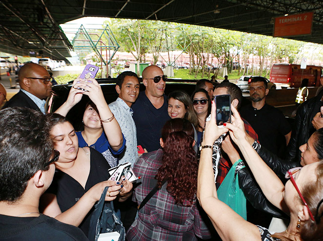 Vin Diesel brasileiro' deixa fãs alvoroçados em aeroporto do Rio