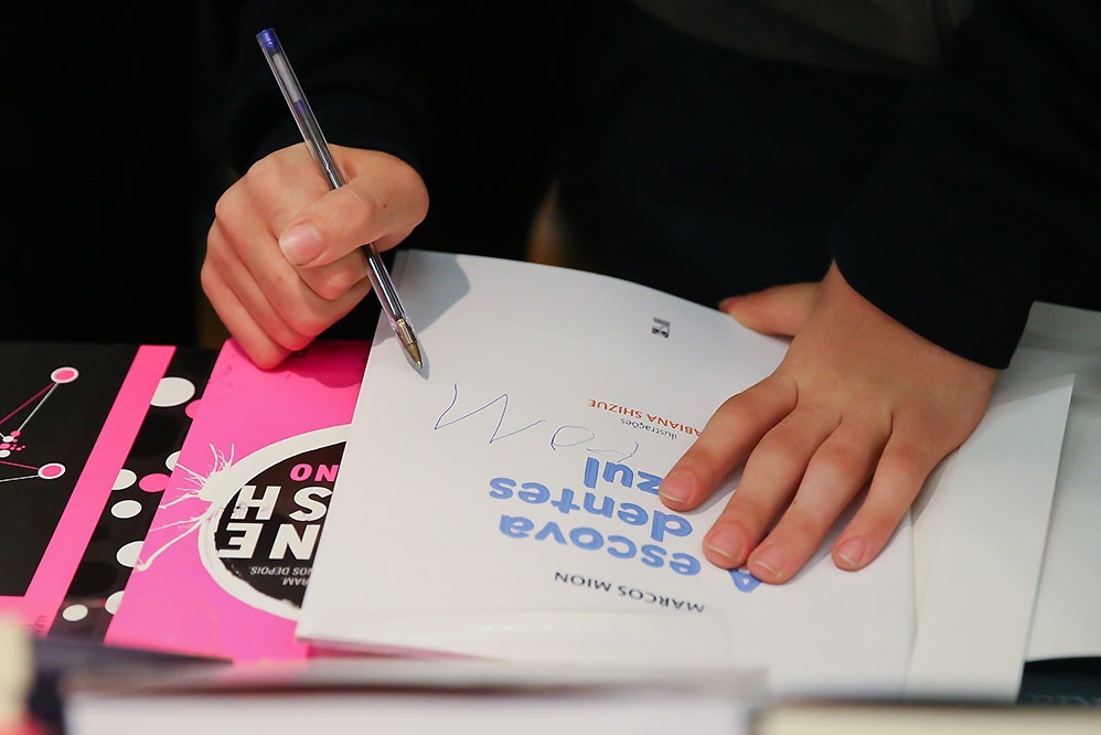 Marcos Mion lança livro infantil para homenagear o filho