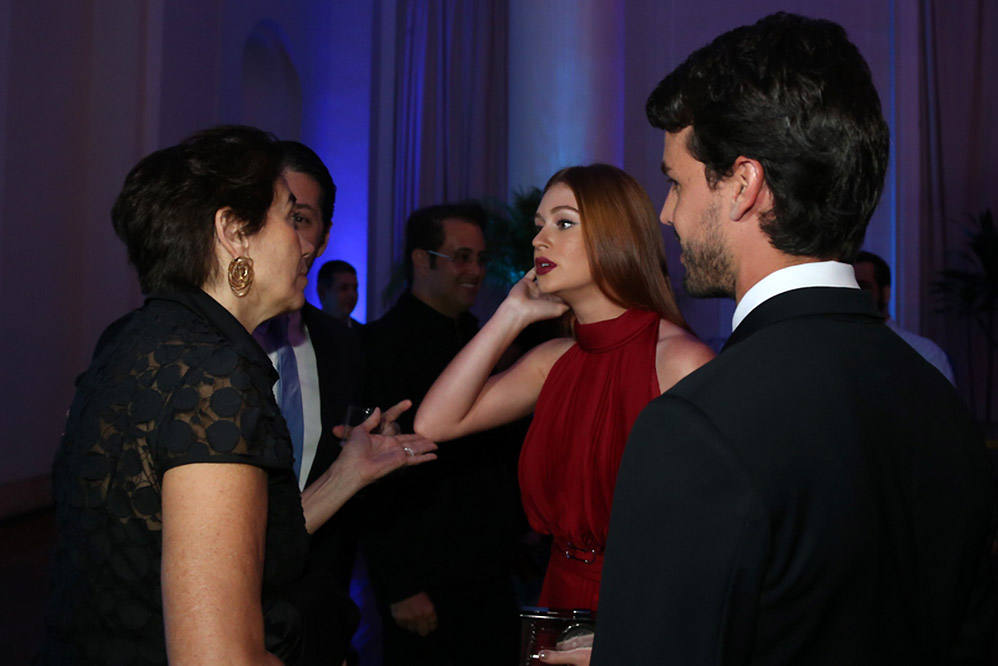 Lília Cabral conversa com Marina Ruy Barbosa