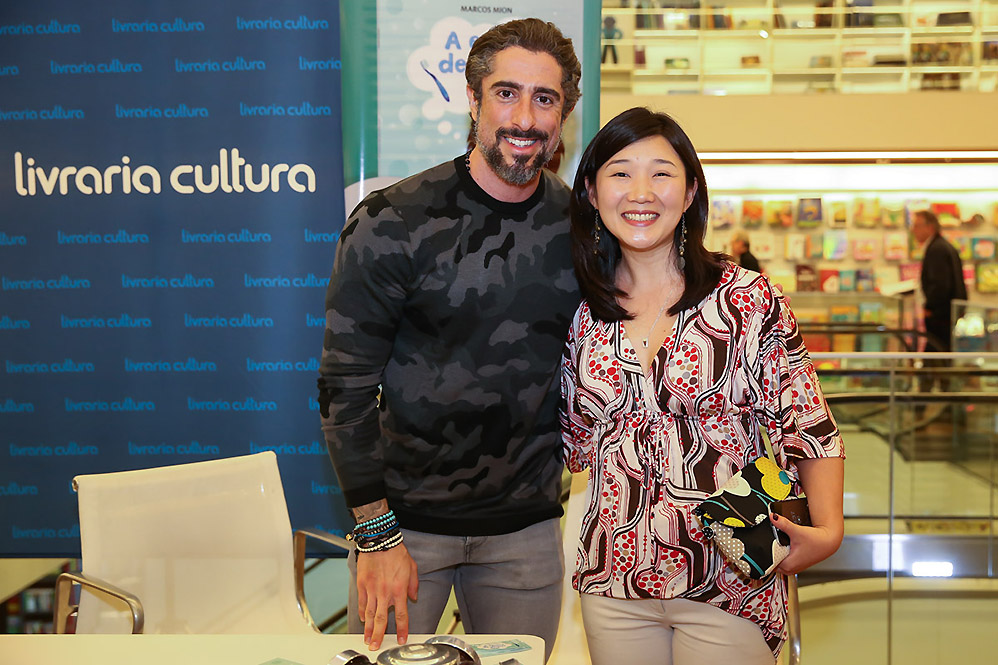 Marcos Mion lança livro infantil para homenagear o filho