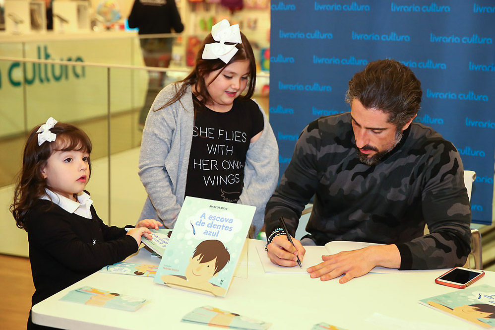 Marcos Mion lança livro infantil para homenagear o filho