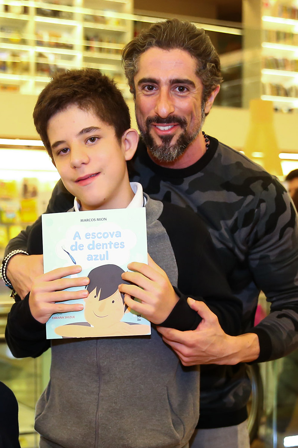 Marcos Mion lança livro infantil para homenagear o filho