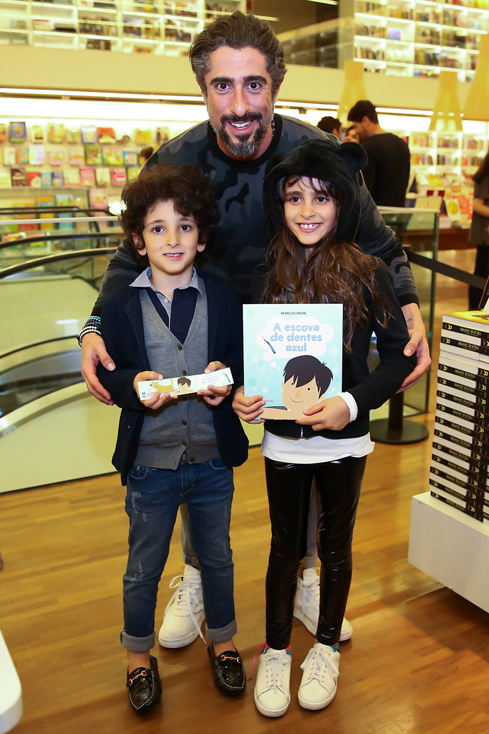 Marcos Mion lança livro infantil para homenagear o filho