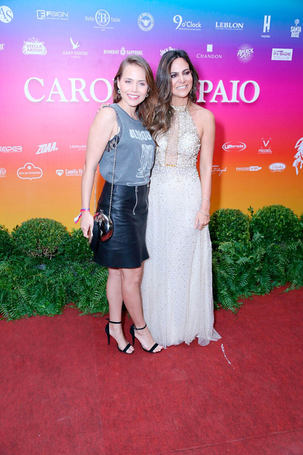 Carol Sampaio recebe celebridades em sua festa de 35 anos