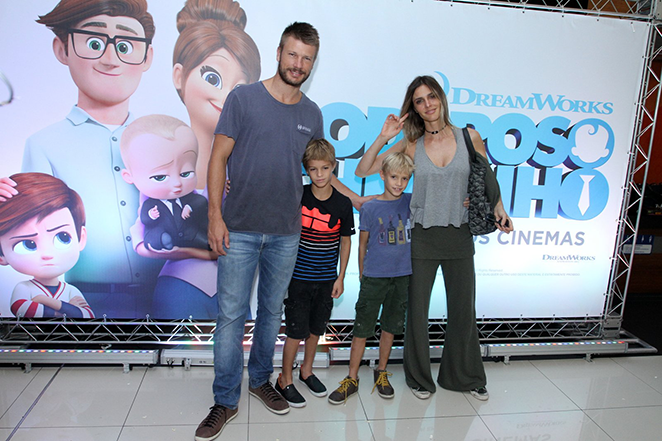 Fernanda Lima vai com a família à pré-estreia