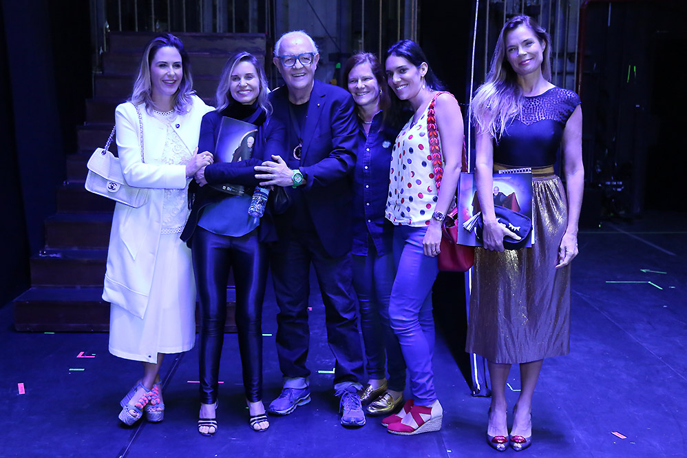 Famosos na sessão para convidados do espetáculo Vamp, no Rio