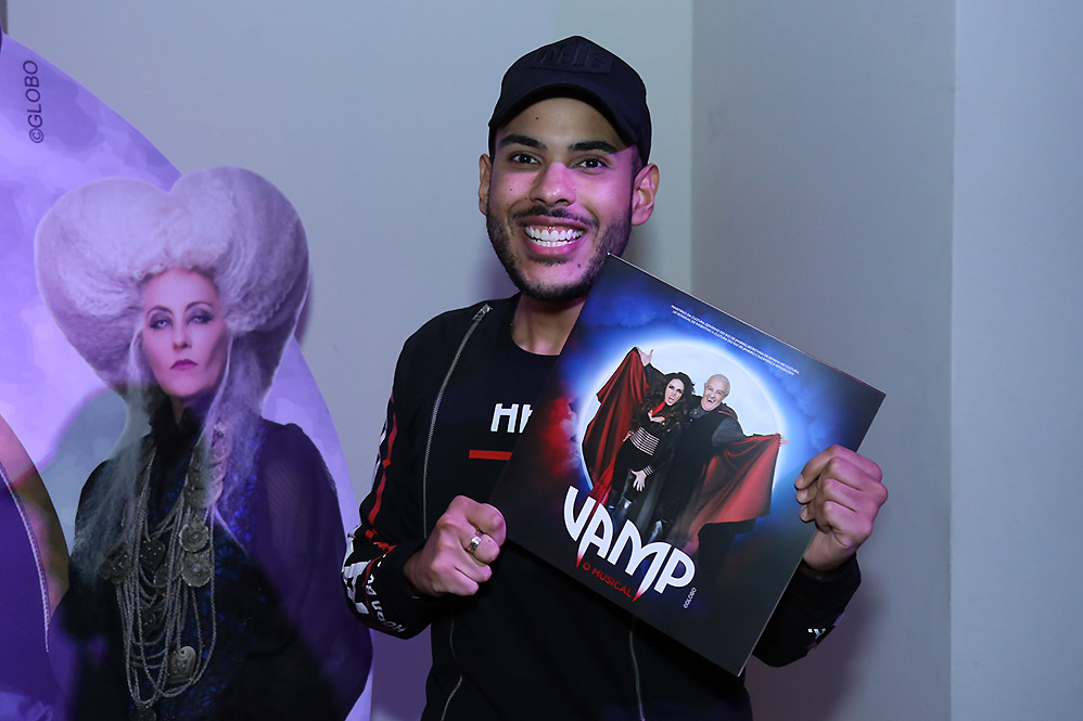 Famosos na sessão para convidados do espetáculo Vamp, no Rio