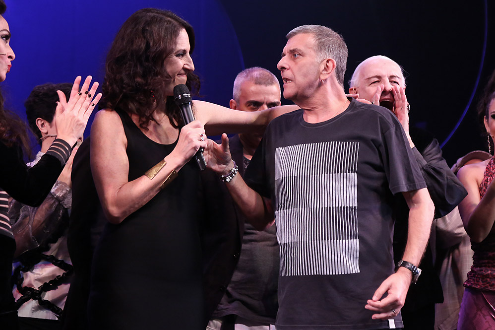 Famosos na sessão para convidados do espetáculo Vamp, no Rio