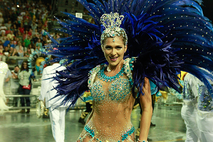 Beldades exibem corpos sarados no Desfile das Campeãs, em SP