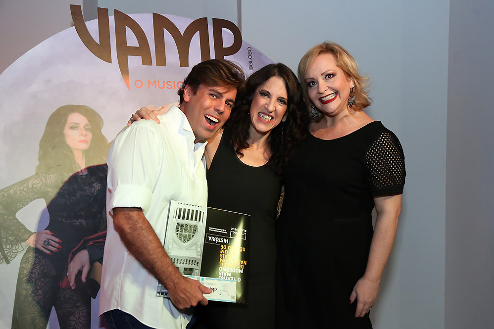 Famosos na sessão para convidados do espetáculo Vamp, no Rio