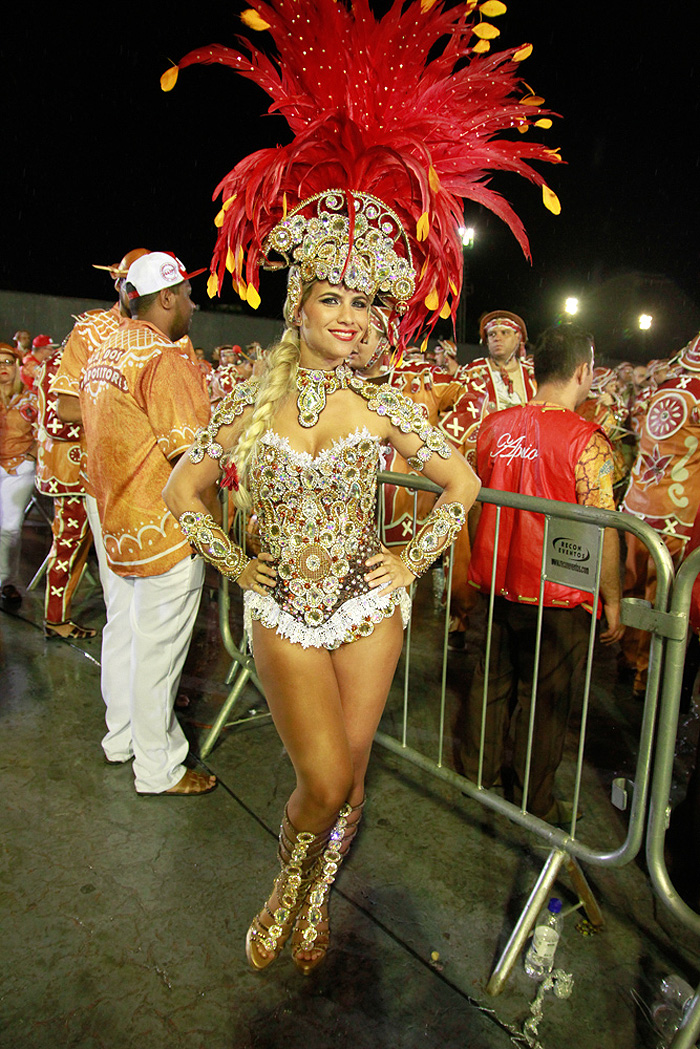 Beldades exibem corpos sarados no Desfile das Campeãs, em SP