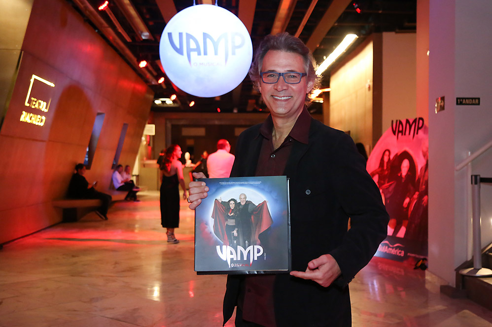 Famosos na sessão para convidados do espetáculo Vamp, no Rio