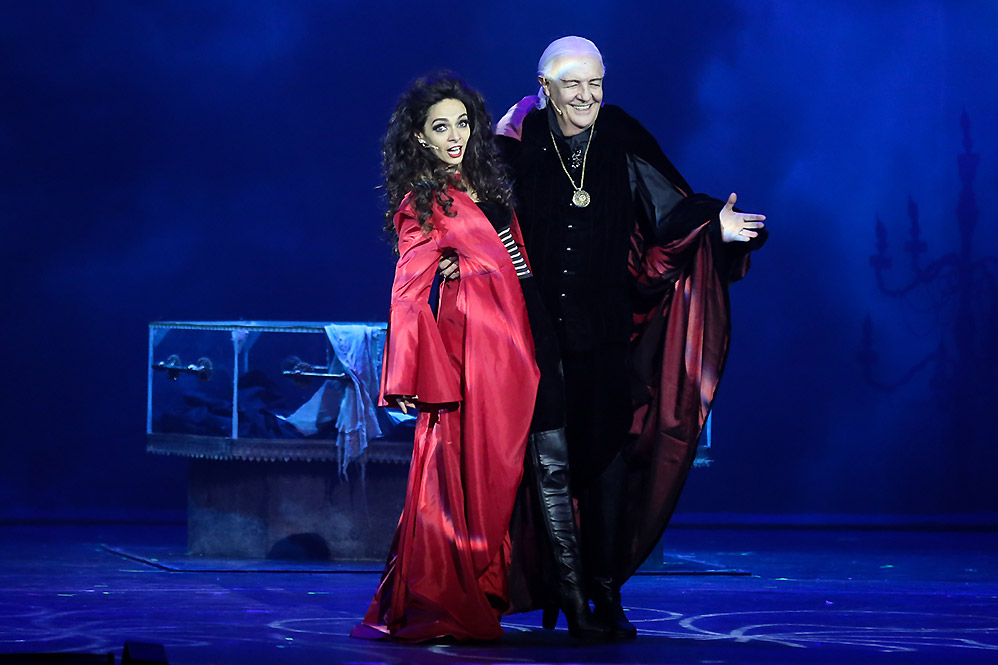 Famosos na sessão para convidados do espetáculo Vamp, no Rio