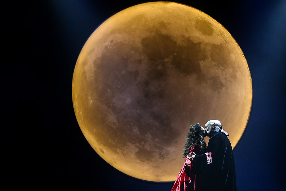 Famosos na sessão para convidados do espetáculo Vamp, no Rio