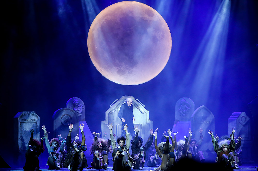 Famosos na sessão para convidados do espetáculo Vamp, no Rio