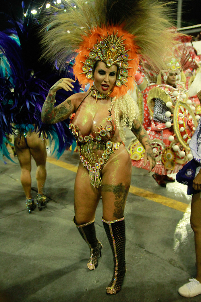 Beldades exibem corpos sarados no Desfile das Campeãs, em SP
