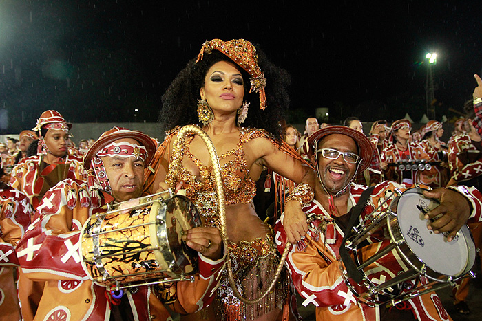 Beldades exibem corpos sarados no Desfile das Campeãs, em SP