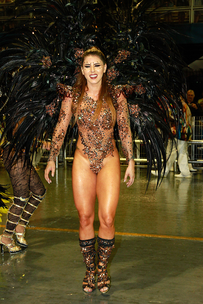 Beldades exibem corpos sarados no Desfile das Campeãs, em SP