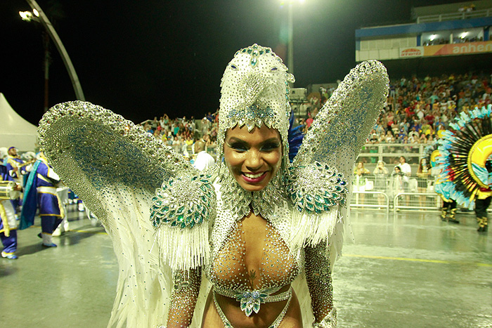 Beldades exibem corpos sarados no Desfile das Campeãs, em SP