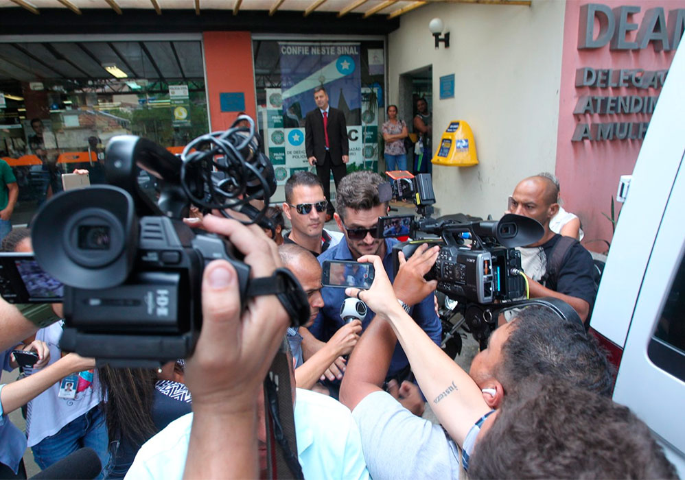 Ao sair, um verdadeiro tumulto foi formado