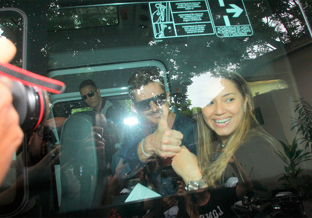 Marcos Harter chegou a acenar para os fãs