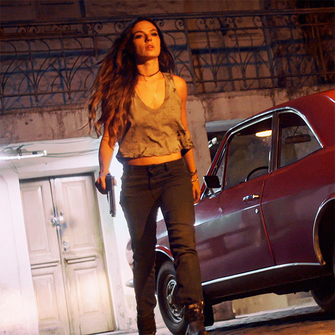 Isis Valverde vive ‘badgirl’ em clipe da banda República