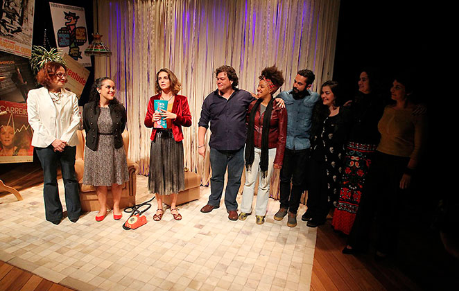 Tatá Werneck confere estreia de peça no Rio de Janeiro