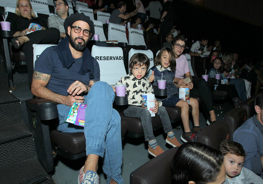 Juliano Cazarré com os filhos, Inacio e Vicente