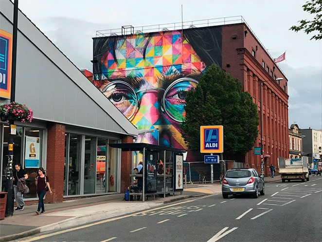 Eduardo Kobra pinta John Lenon na Inglaterra