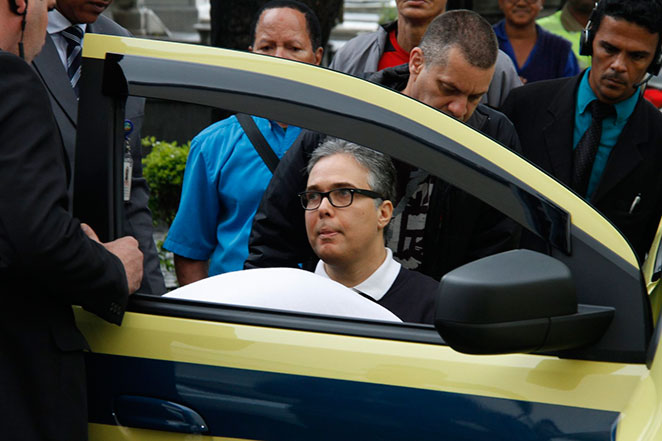 Flavio Silvino chega ao velório do pai, Paulo Silvino