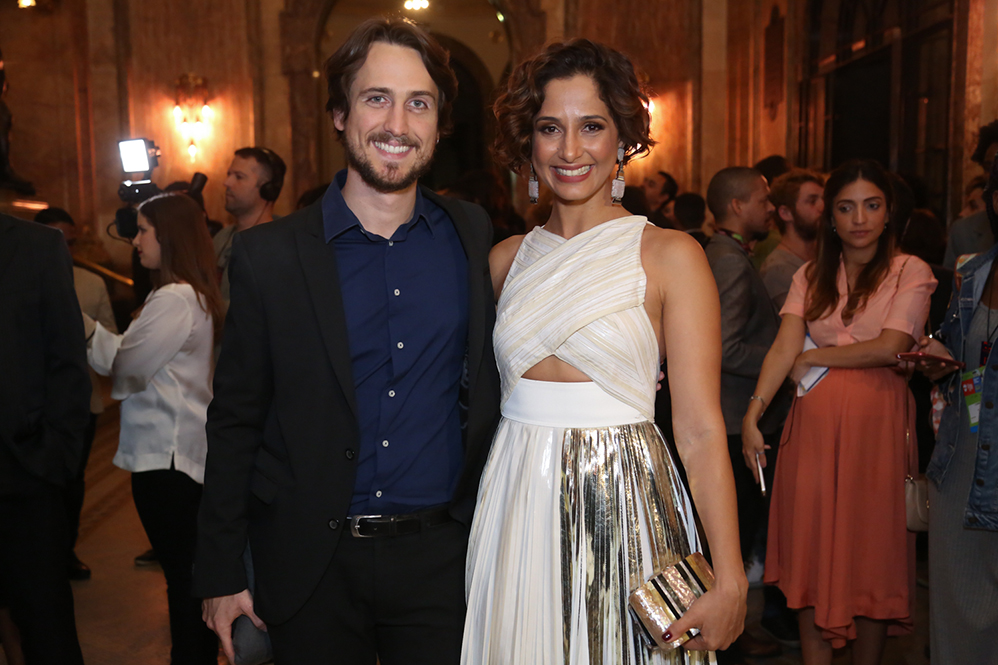 Igor Angelkorte e Camila Pitanga