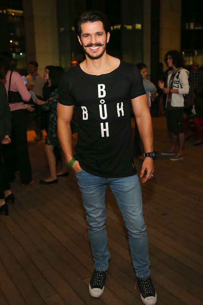 Famosos curtem pré-estréia de Castelo Ra Tim Bum - o Musical