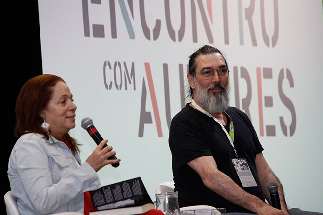 Lobão conversa sobre seu livro na Bienal do Rio de Janeiro