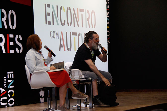 Lobão conversa sobre seu livro na Bienal do Rio de Janeiro