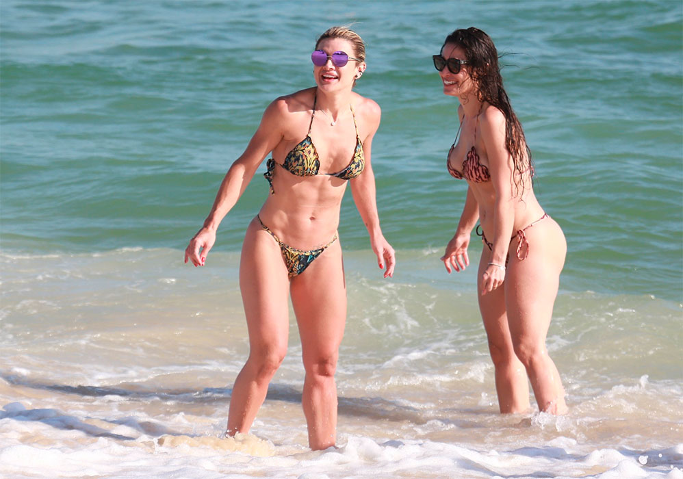 Mirella Santos e Franciely Fredusezki exibem corpões na praia