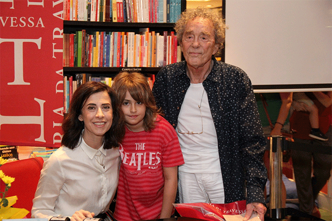 Fernanda Torres lança livro no Rio e reencontra amigos