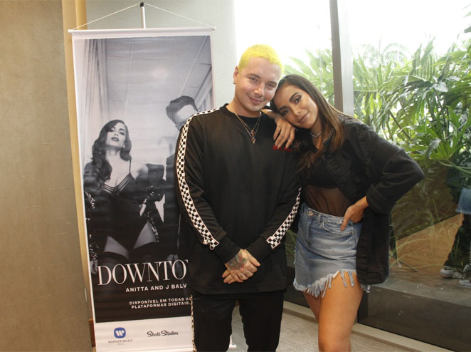 Em coletiva, Anitta lança clipe com J. Balvin