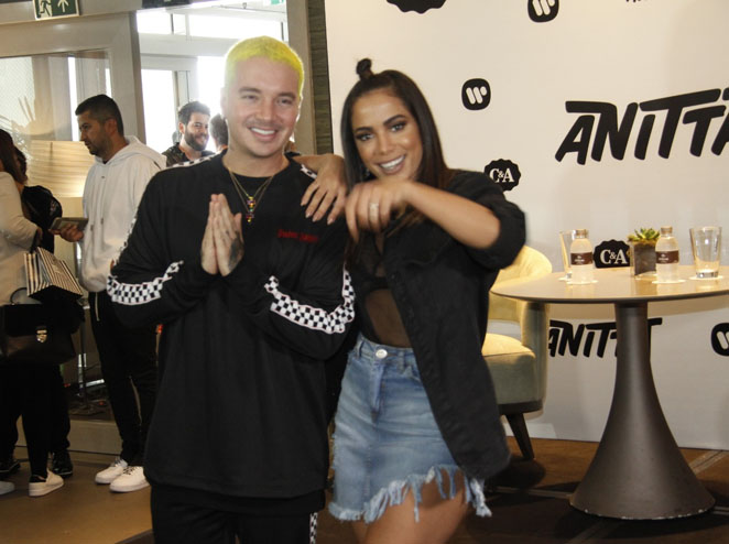 Em coletiva, Anitta lança clipe com J. Balvin