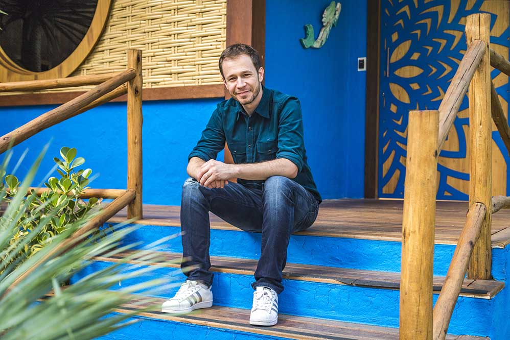 Tiago Leifert na casa