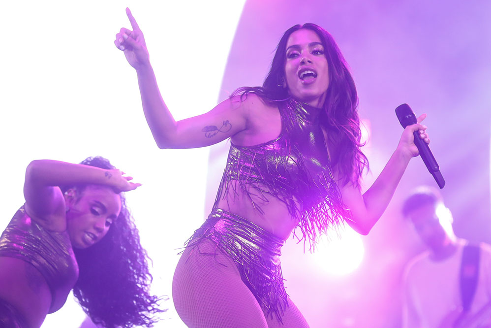 Anitta canta para 2,4 milhões de pessoas em Copacabana