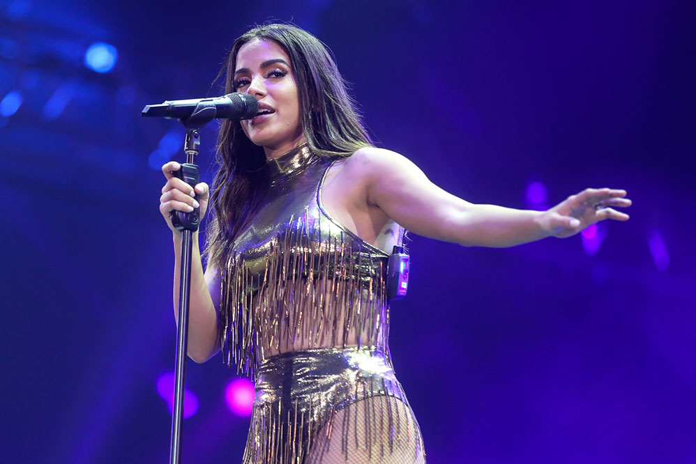 Anitta canta para 2,4 milhões de pessoas em Copacabana