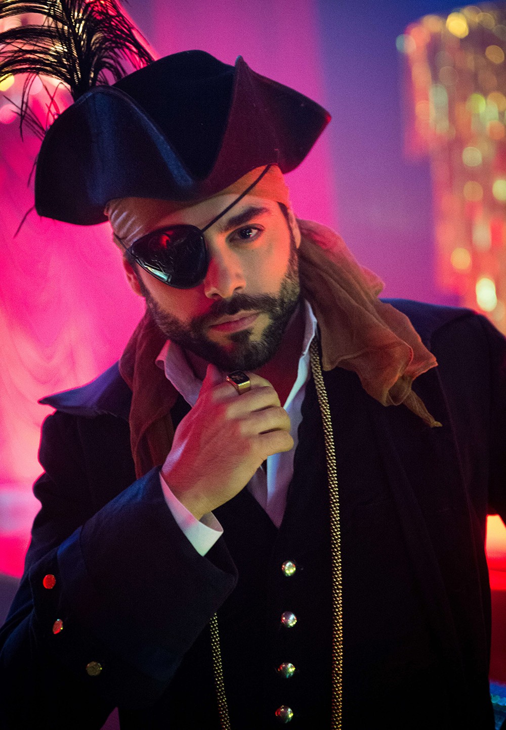 Amaro (Pedro Carvalho) se transformou em um pirata sedutor