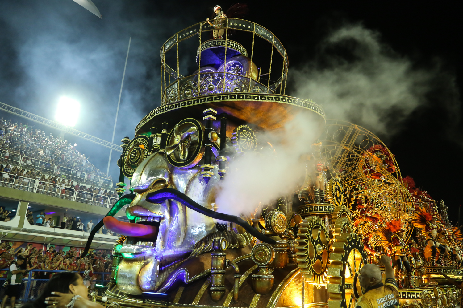 Unidos do Viradouro homenageia os grandes gênios da criação OFuxico
