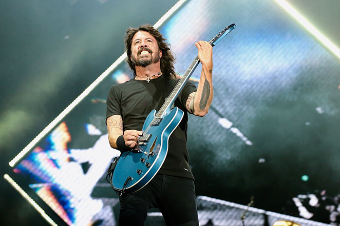 Foo Fighters chacoalha a galera com show em São Paulo